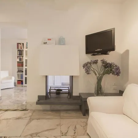 Locazione Turistica Nicodemi Basement Seminterrato Διαμέρισμα *